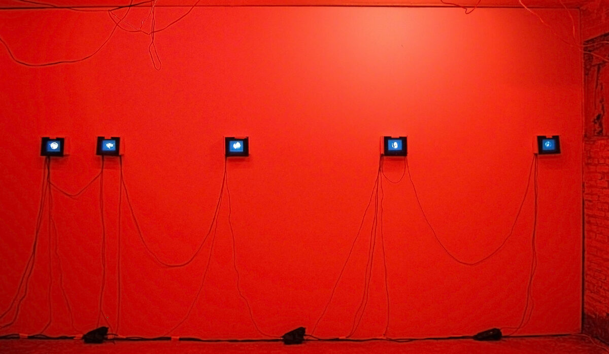 Untitled, media installation, 3d animated loops, video art, science fiction art, videoloops, 2005, alexandra crouwers, netwerk, aalst, digitale kunst nederland, belgie